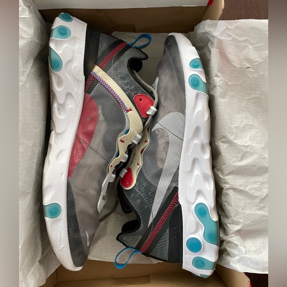 NIKE REACT ELEMENT 87
DARK GREY/PURE PLATINUM - Picture 2 of 6